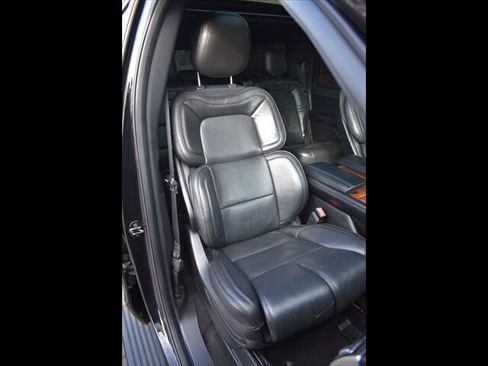 Used 2018 Lincoln Navigator L Select image 37