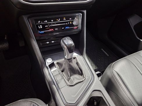 Certified 2024 Volkswagen Tiguan SE FWD image 22