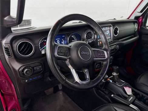Used 2022 Jeep Wrangler Unlimited Sahara w/ Cold Weather Group AWD/4WD image 16