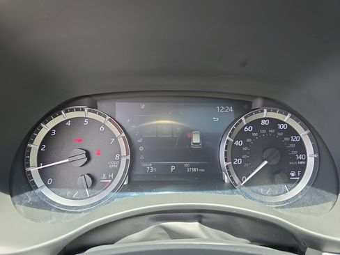 Used 2024 Toyota Highlander XLE FWD image 20