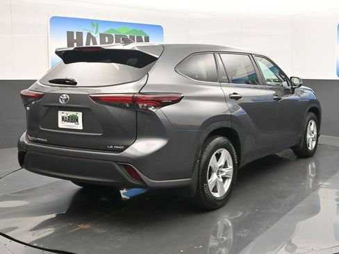 Used 2024 Toyota Highlander LE image 5