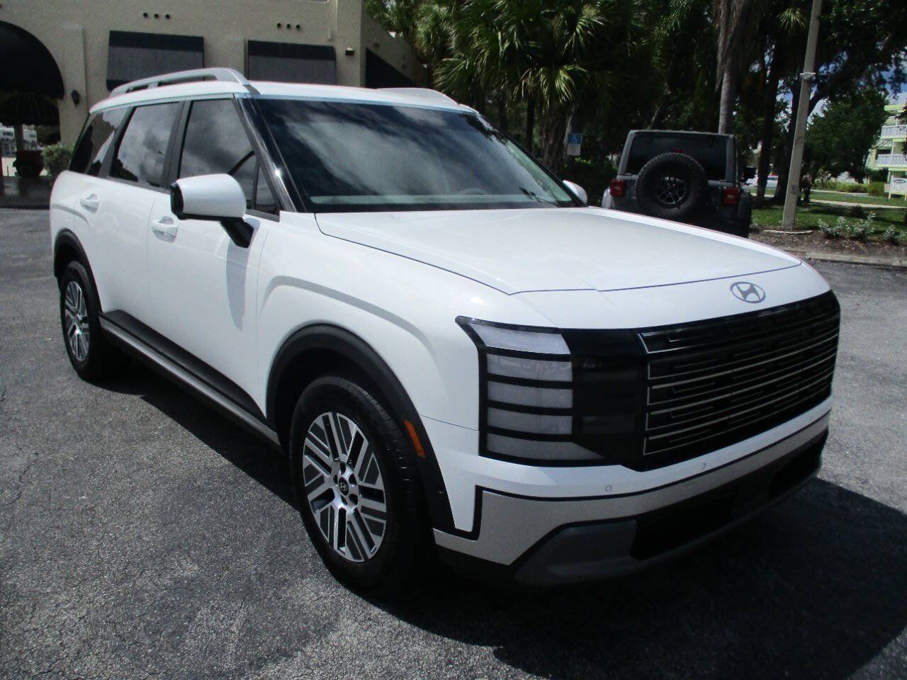 Used 2026 Hyundai Palisade SEL Premium FWD image 2