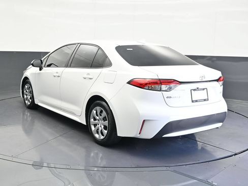 Used 2021 Toyota Corolla LE FWD image 3