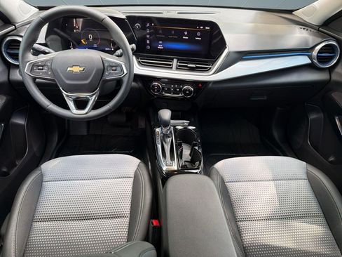 Certified 2025 Chevrolet Trax LT w/ Driver Confidence Package image 16