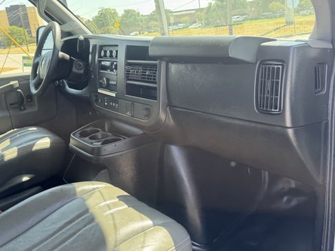 Used 2019 Chevrolet Express 2500 RWD image 11