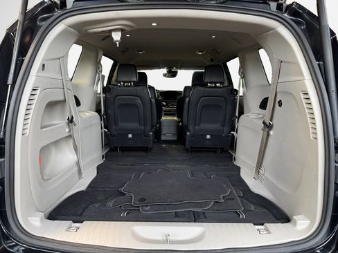 Used 2024 Chrysler Pacifica Touring-L FWD image 25