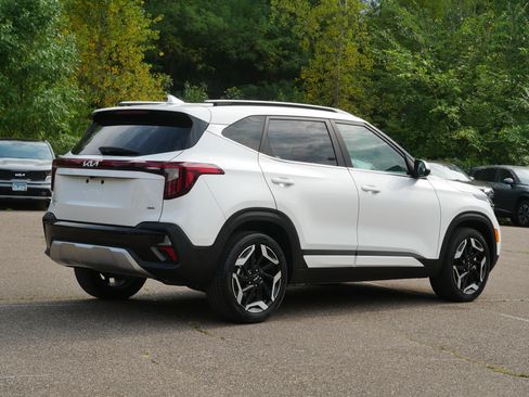Certified 2024 Kia Seltos SX w/ SX Sunroof Package AWD/4WD image 7