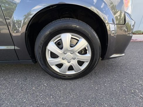 Used 2016 Dodge Grand Caravan American Value Package w/ UConnect Hands-Free Group FWD image 27