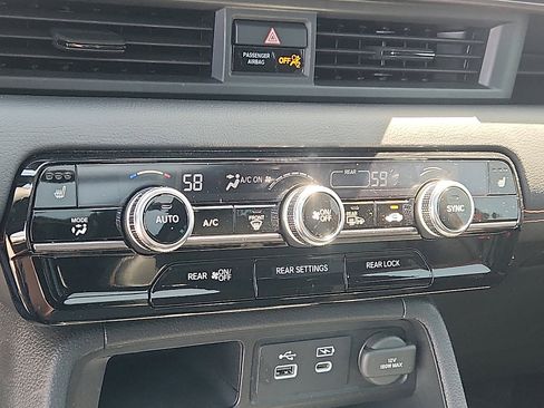Used 2025 Honda Pilot TrailSport image 16