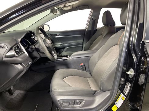 Used 2020 Toyota Camry LE FWD image 18