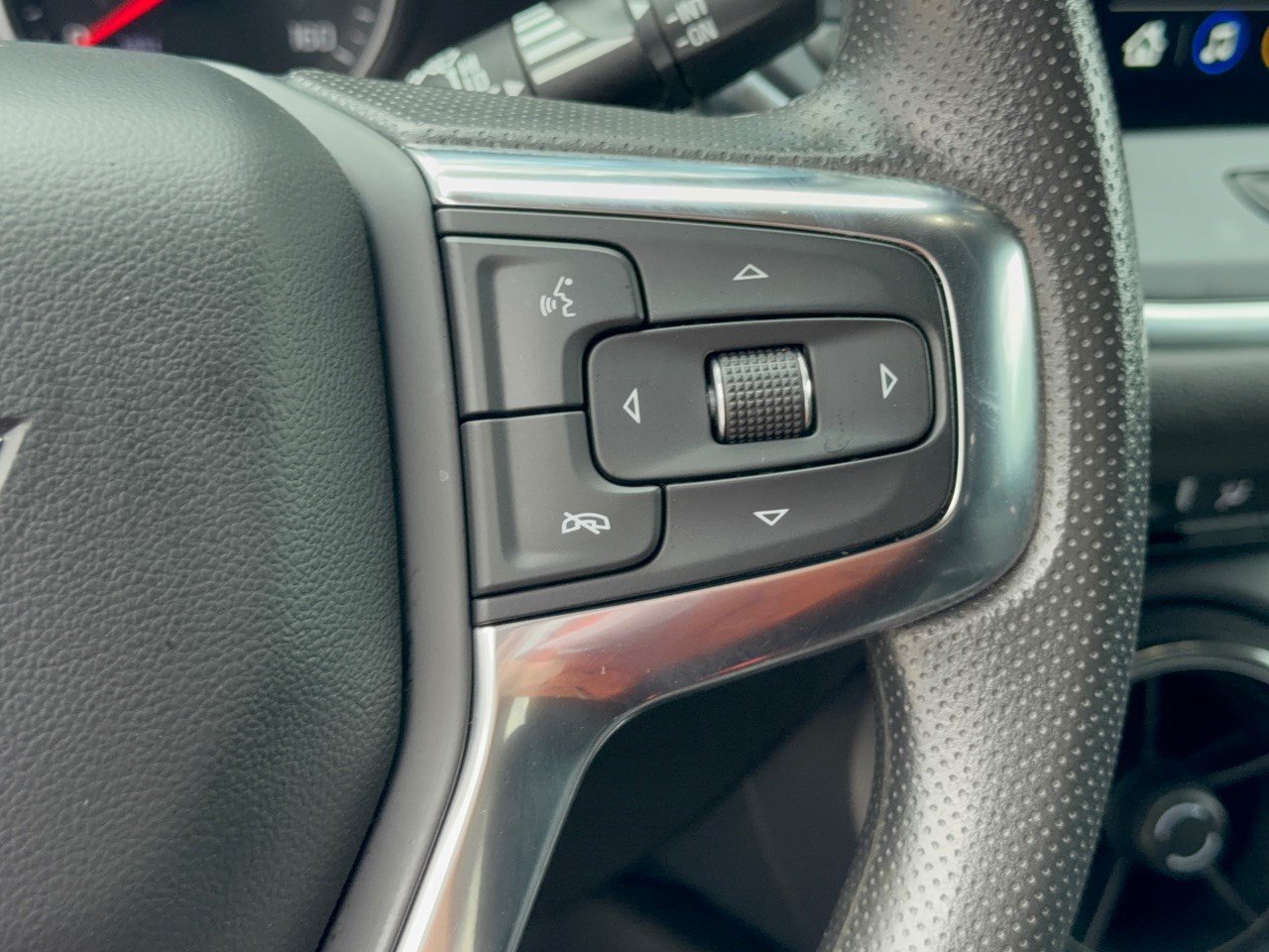 Certified 2025 Chevrolet Blazer LT FWD image 19