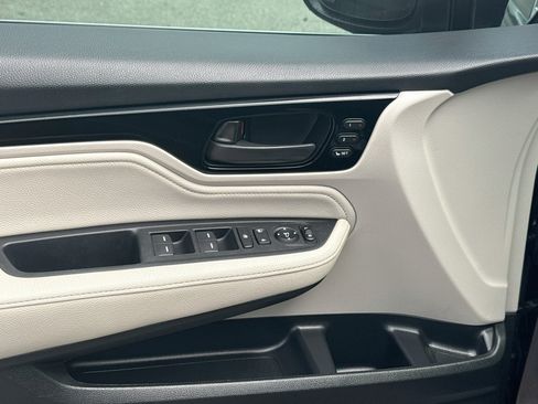 Certified 2025 Honda Odyssey Touring image 17