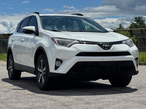 Used 2018 Toyota RAV4 XLE AWD/4WD image 7