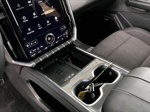 Used 2025 GMC Acadia Elevation image 18