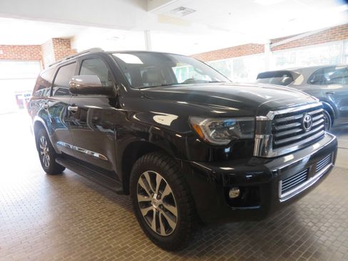 Used 2018 Toyota Sequoia Limited w/ Safety & Convenience Package AWD/4WD image 76