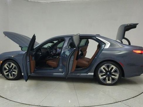 Used 2023 BMW i7 xDrive60 image 81