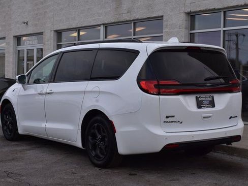 Used 2021 Chrysler Pacifica Limited w/ S Appearance Package image 4