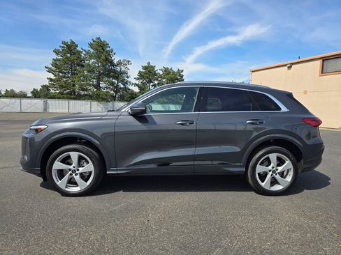 Certified 2025 Audi Q5 Premium w/ Premium Plus AWD/4WD image 3