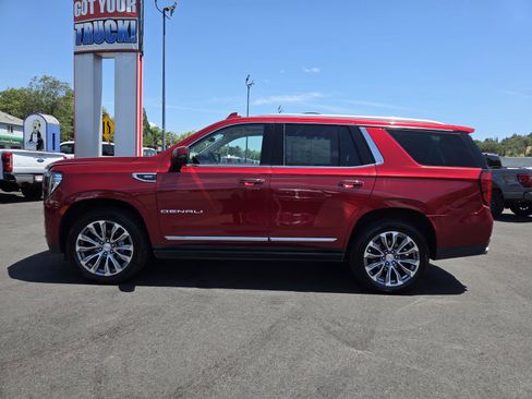 Used 2021 GMC Yukon Denali w/ Denali Premium Package AWD/4WD image 8