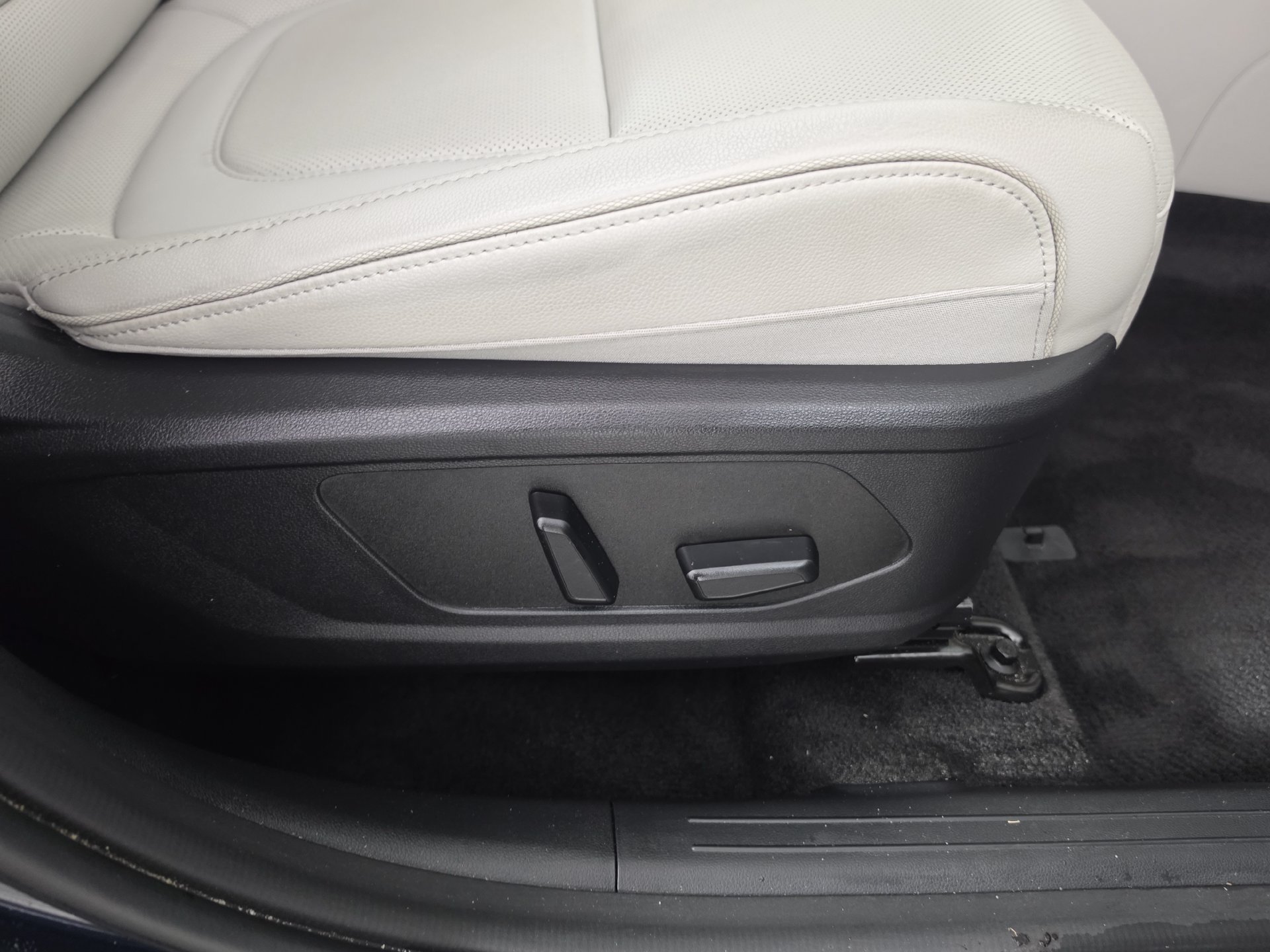 Used 2025 Hyundai Tucson Limited AWD/4WD image 32