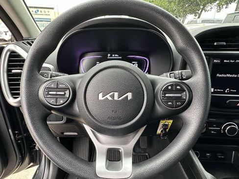 Used 2025 Kia Soul LX FWD image 11