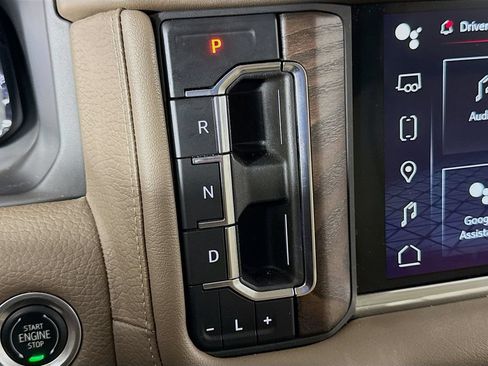 Used 2023 GMC Yukon Denali RWD image 16
