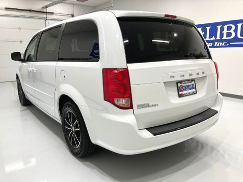 Used 2016 Dodge Grand Caravan SE FWD image 19