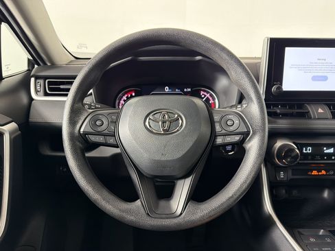 Used 2024 Toyota RAV4 XLE FWD image 9