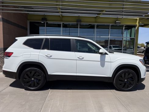 Used 2024 Volkswagen Atlas SE FWD image 9