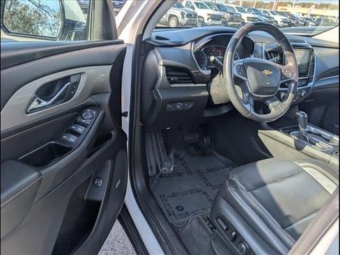 Used 2020 Chevrolet Traverse LT w/ LT Premium Package image 5