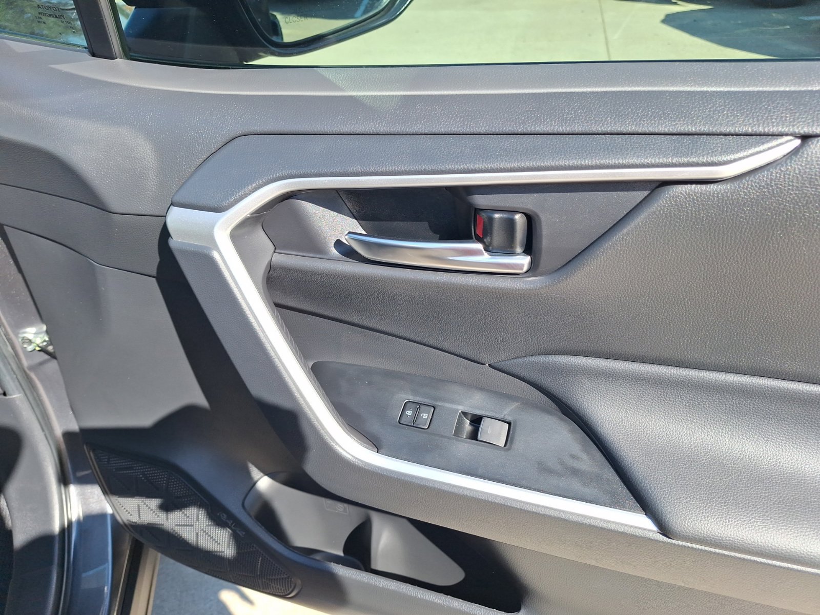 Used 2024 Toyota RAV4 XLE w/ Convenience Package FWD image 34