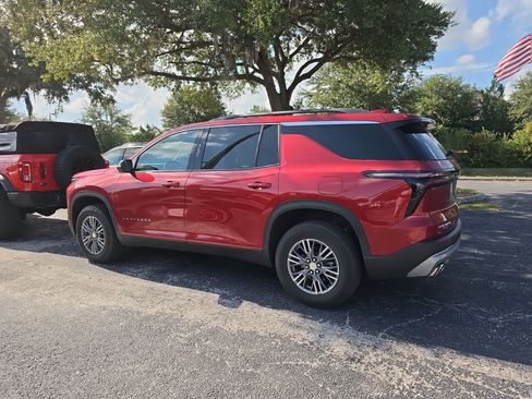 Used 2024 Chevrolet Traverse LT w/ Enhanced Driving Package FWD image 6