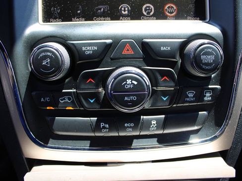 Used 2015 Jeep Grand Cherokee Limited w/ Luxury Group II AWD/4WD image 25