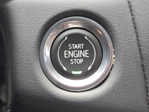 Used 2023 Chevrolet Tahoe Premier AWD/4WD image 16