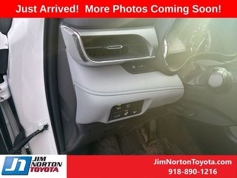 Used 2022 Toyota Highlander Platinum image 10