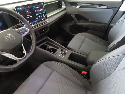 New 2026 Volkswagen Tiguan SE image 22