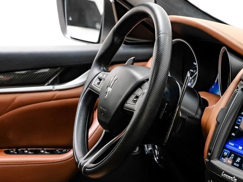 Used 2019 Maserati Levante S GranSport image 13