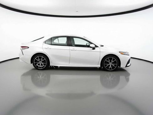 Used 2023 Toyota Camry SE image 4