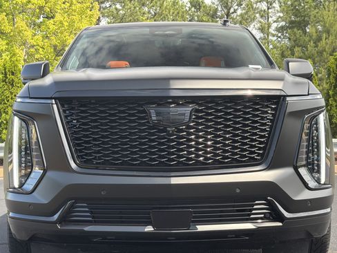 Used 2026 Cadillac Escalade Platinum Sport w/ LPO, ONYX Package AWD/4WD image 18