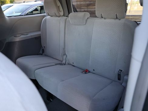 Used 2011 Toyota Sienna LE AWD/4WD image 13