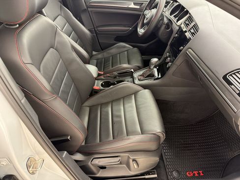 Used 2020 Volkswagen GTI SE FWD image 23
