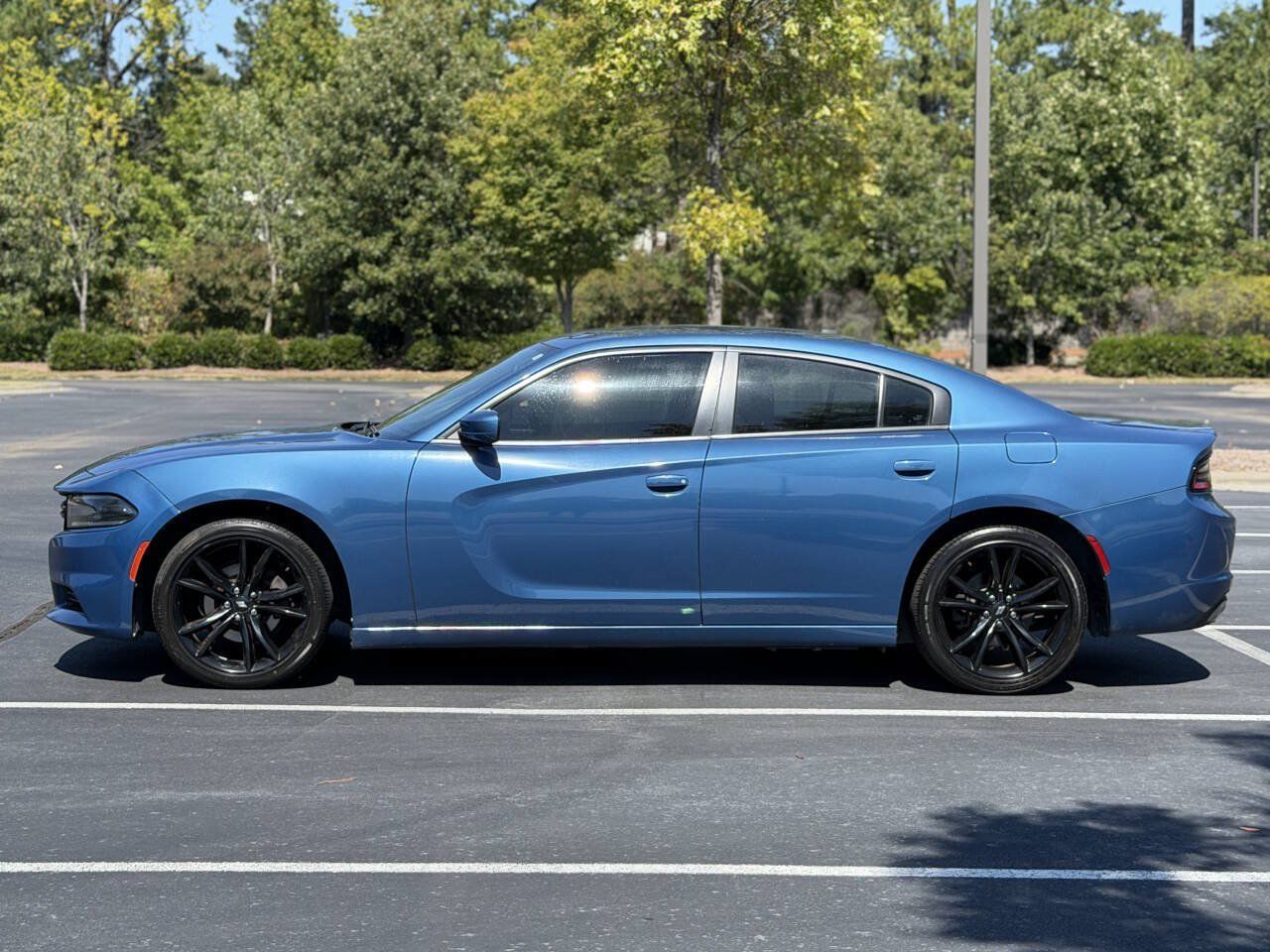 Used 2020 Dodge Charger SXT RWD image 4