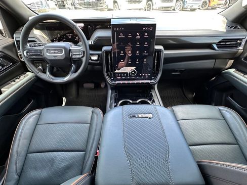 Certified 2025 GMC Yukon AT4 w/ AT4 Premium Package AWD/4WD image 29