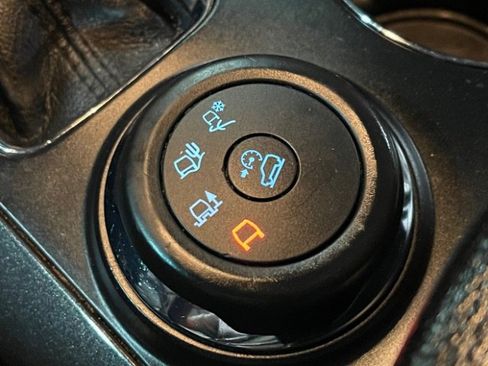 Used 2016 Ford Explorer XLT image 35