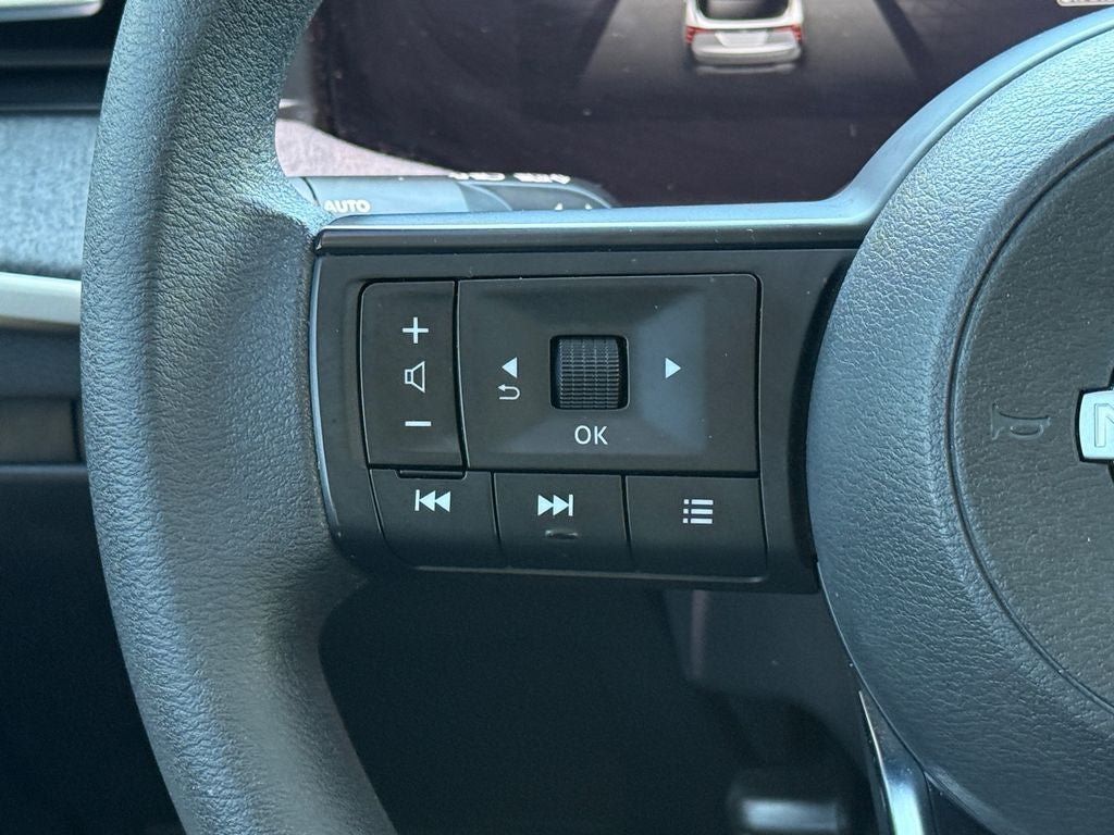 Used 2025 Nissan Kicks SV AWD/4WD image 20