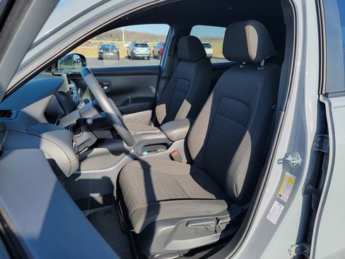 Certified 2025 Honda HR-V Sport image 2