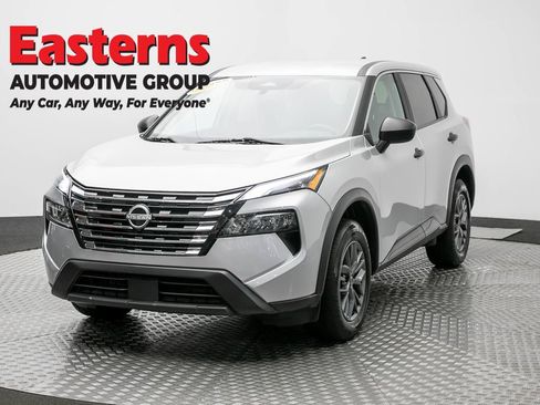 Used 2024 Nissan Rogue S FWD image 1