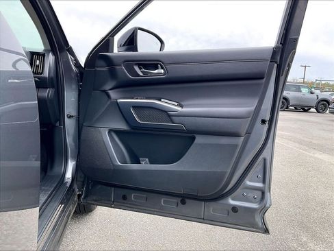 Used 2024 Nissan Pathfinder SL AWD/4WD image 11