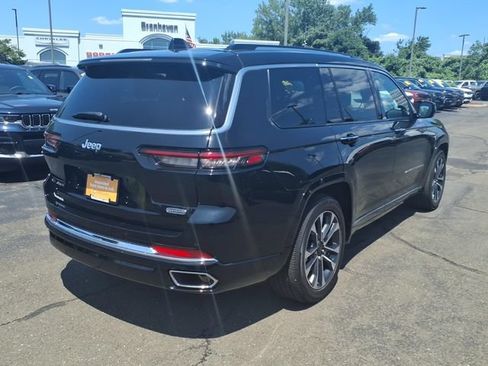 Used 2023 Jeep Grand Cherokee L Overland AWD/4WD image 5