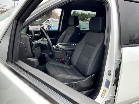 Used 2024 Chevrolet Silverado 2500 LT w/ Convenience Package image 9